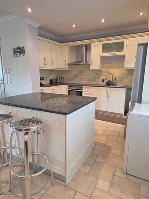 Private kitchen - Fireflies house corfu, spacious, peaceful and relaxing getaway ready for you (Avliotes)