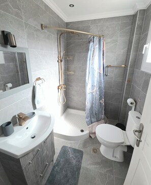 Shower, jetted bath, hair dryer, towels - Fireflies house corfu, spacious, peaceful and relaxing getaway ready for you (Avliotes)