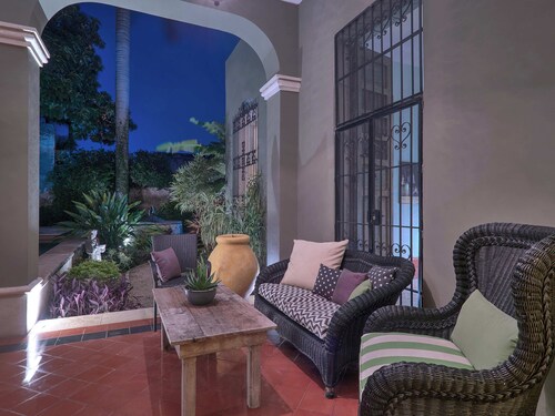 Beautifully renovated 3 bdrm in desirable Santiago with a walk-to-all location.