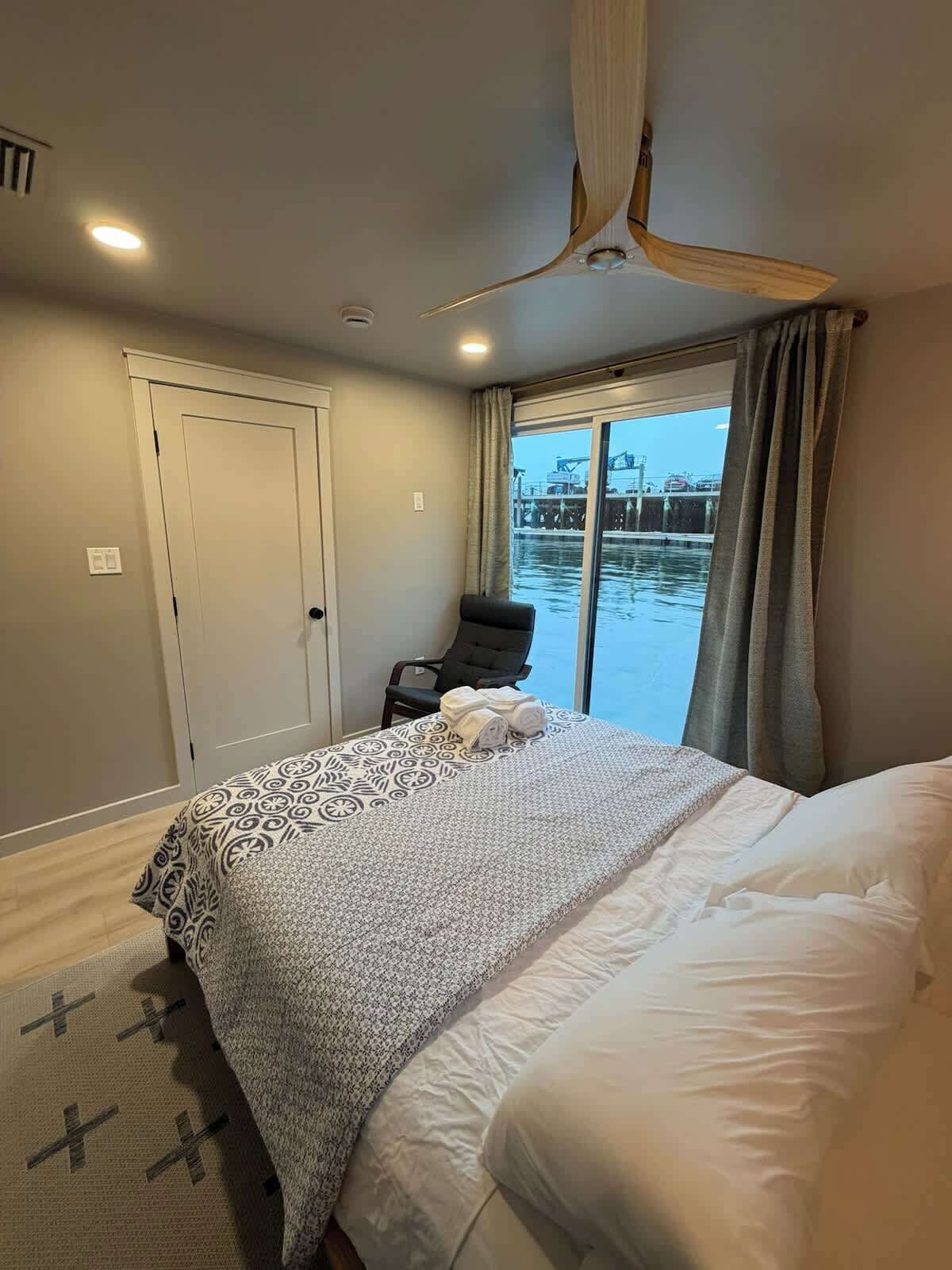 Iron/ironing board, travel crib, WiFi, bed sheets