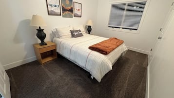 5 bedrooms, WiFi, bed sheets