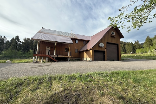Front of home with paved driveway