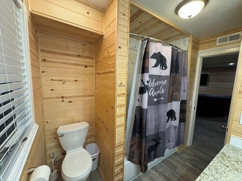 Only 15 min away from Yellowstone- Hidden Haven Lodge