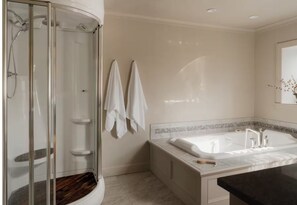 Shower, hair dryer, towels, soap - Riverfront Luxury: Hot Tub, Sauna & Gym (Vestal)