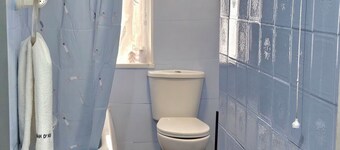 4BR House | Sleeps 8 | 6 mins to Elland Road | Free Parking & Fast WiFi