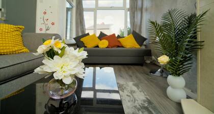 4BR House | Sleeps 8 | 6 mins to Elland Road | Free Parking & Fast WiFi
