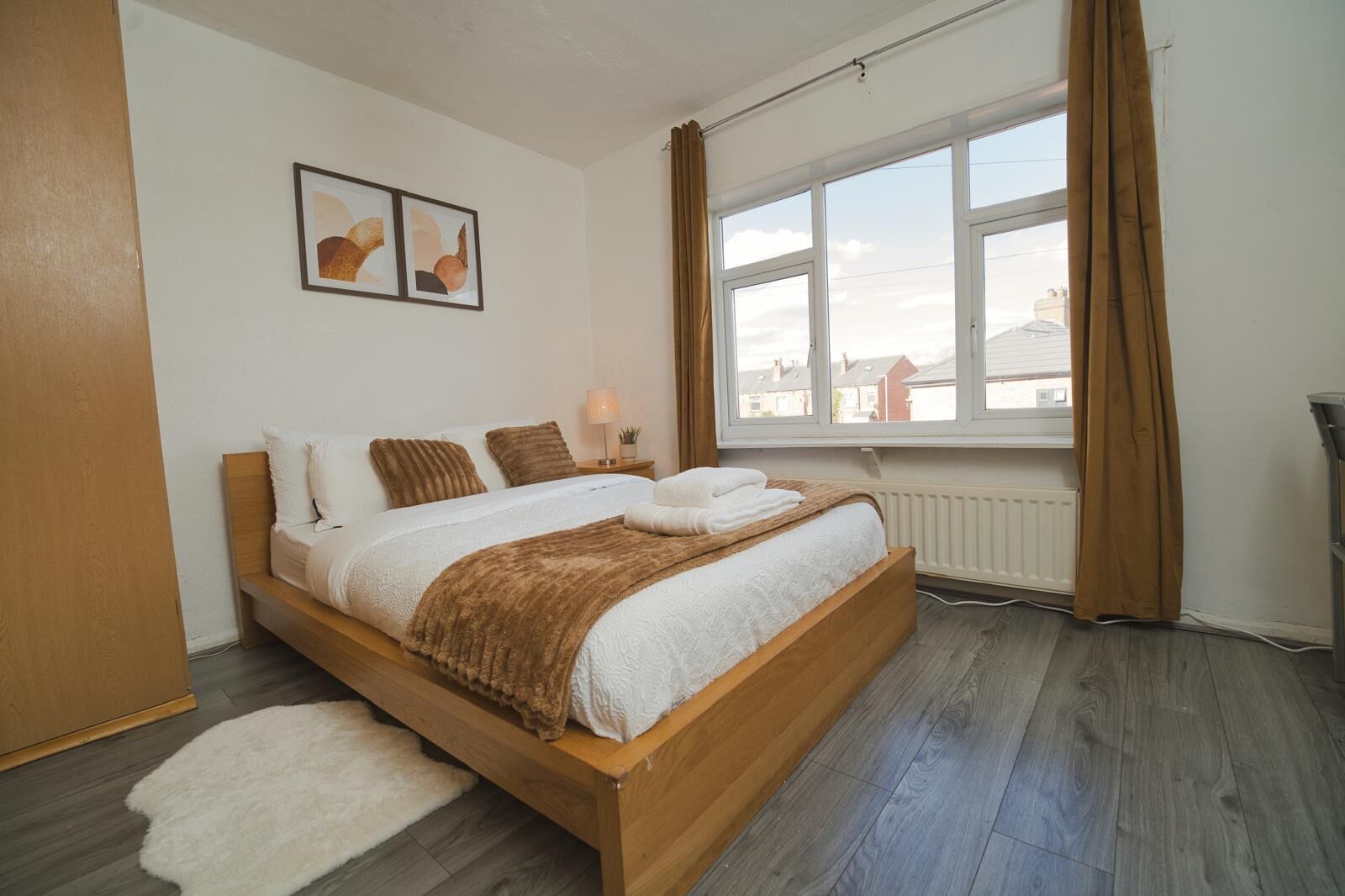 4 bedrooms, iron/ironing board, free WiFi, bed sheets