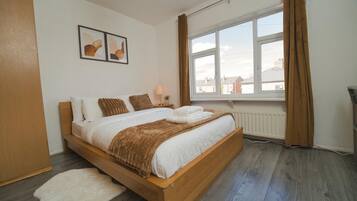 4 bedrooms, iron/ironing board, free WiFi, bed sheets