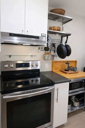 Fridge, microwave, oven, stovetop - The Ellery | Garden Suite Historic Queen’s Park (New Westminster)