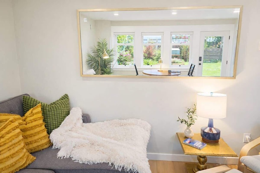 The Ellery | Garden Suite Historic Queens Park - New Westminster