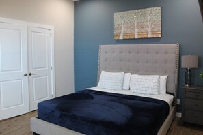 4 bedrooms, iron/ironing board, free WiFi, bed sheets - New -Atlanta Gem-Close to Mercedes-Benz (World Cup), World Congress Center & State Farm (Atlanta)