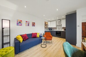TV, offices - Peaceful 1 bed apt in the heart of Fitzrovia (Greater London)