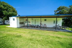 Outdoor dining - Peaceful 1-bedroom apartment with AC in beautiful Isabela (Isabela)