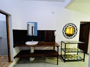 Bathroom - Apartment no. 3 (Antsiranana)