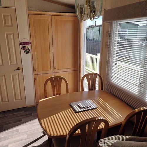 TP409 SEALANDS INGOLDMELLS STUNNING BEACHSIDE LOCATION