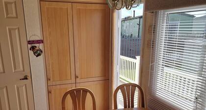 TP409 SEALANDS INGOLDMELLS STUNNING BEACHSIDE LOCATION