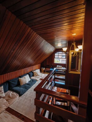 Interior - Swiss Chalet style house (Campos do Jordão)