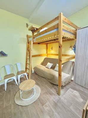 Room - Vrbo Property (Cauterets)