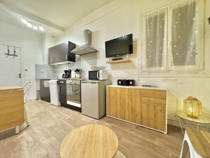 Private kitchen - Vrbo Property (Cauterets)