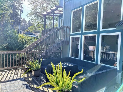 Redwood Deck Retreat Near Sequoia Zoo