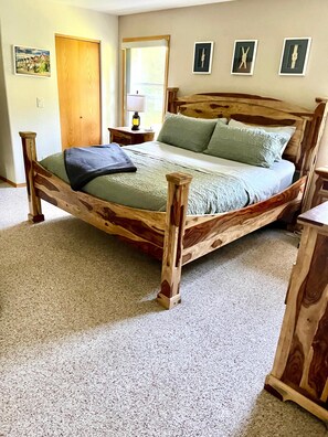 3 habitaciones, tabla de planchar con plancha, internet y ropa de cama 