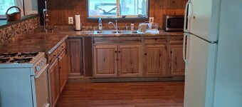 Cozy 1 bedroom with loft cabin in High Springs 7 minutes from Ginnie Springs
