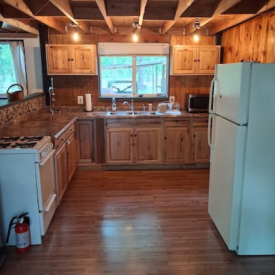 Cozy 1 bedroom with loft cabin in High Springs 7 minutes from Ginnie Springs
