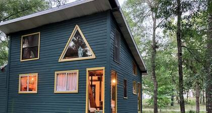 Cozy 1 bedroom with loft cabin in High Springs 7 minutes from Ginnie Springs