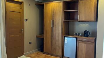 1 dormitorio, tabla de planchar con plancha, wifi