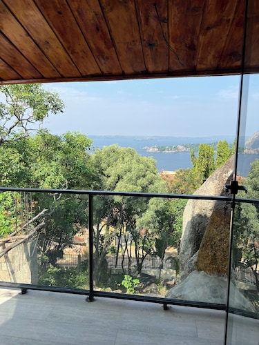 Gorgeous studio with AC in vibrant Mwanza perfect for relaxing