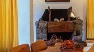 Standard Chalet | Dining