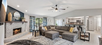 Quiet, Clean and Beautiful 3/2 Retreat Near Everything!