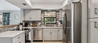 Quiet, Clean and Beautiful 3/2 Retreat Near Everything!