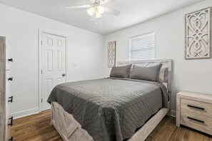 5 chambres, fer et planche à repasser, Wi-Fi, draps fournis