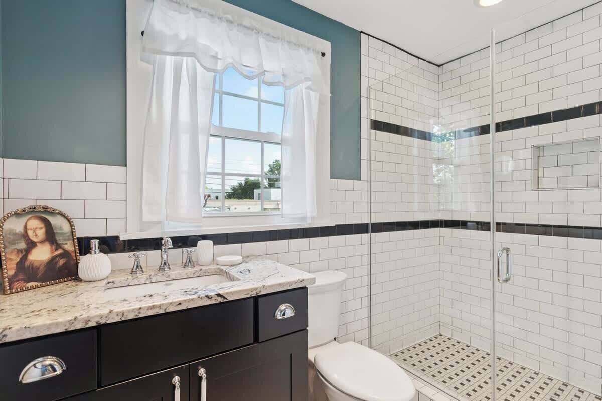 Shower, hair dryer, towels, shampoo