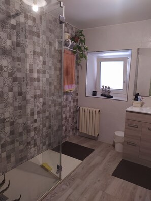 Bathroom - Vrbo Property (San vicente de Toranzo)