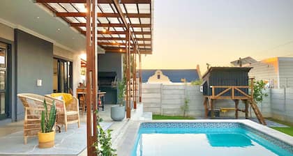 Cape Winelands Mountain View Getaway