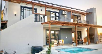 Cape Winelands Mountain View Getaway