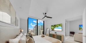 Appartement, balkon, uitzicht op stad | Luxe beddengoed, verduisterende gordijnen, een strijkplank/strijkijzer