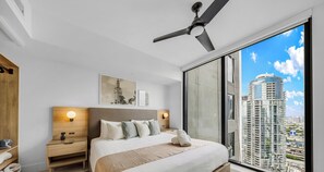 Room - 43rd-Floor Skyline Suite - Pool & Gym (Miami)