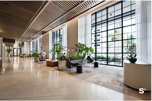 Lobby - 43rd-Floor Skyline Suite - Pool & Gym (Miami)