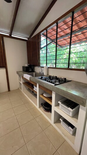 Private kitchen - 1.5km to the beach! Casita Ave Del Paraiso - Los Pargos, Guanacaste (Los Pargos)