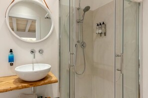 Double Room, Non Smoking, Pets not allowed | Bathroom - In centro da Viola - Eco Design Rooms (Olbia)