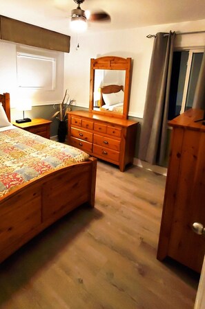 Room - Lake Nepahwin | Dock+Deck & A/C | Walk Everywhere (Greater Sudbury)