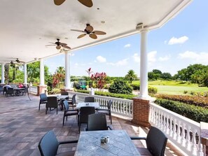 Outdoor dining - Sleek 3-Bed Oasis in Reunion with Golf view (Kissimmee)
