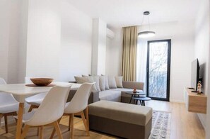 Living area - Barrikada-E – Central Apartments with French Balcony in Tirana (Tiranë)