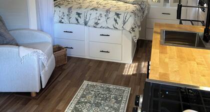 Traveler Soothing 1-bedroom Travel home with AC in Sacramento, near hospitals