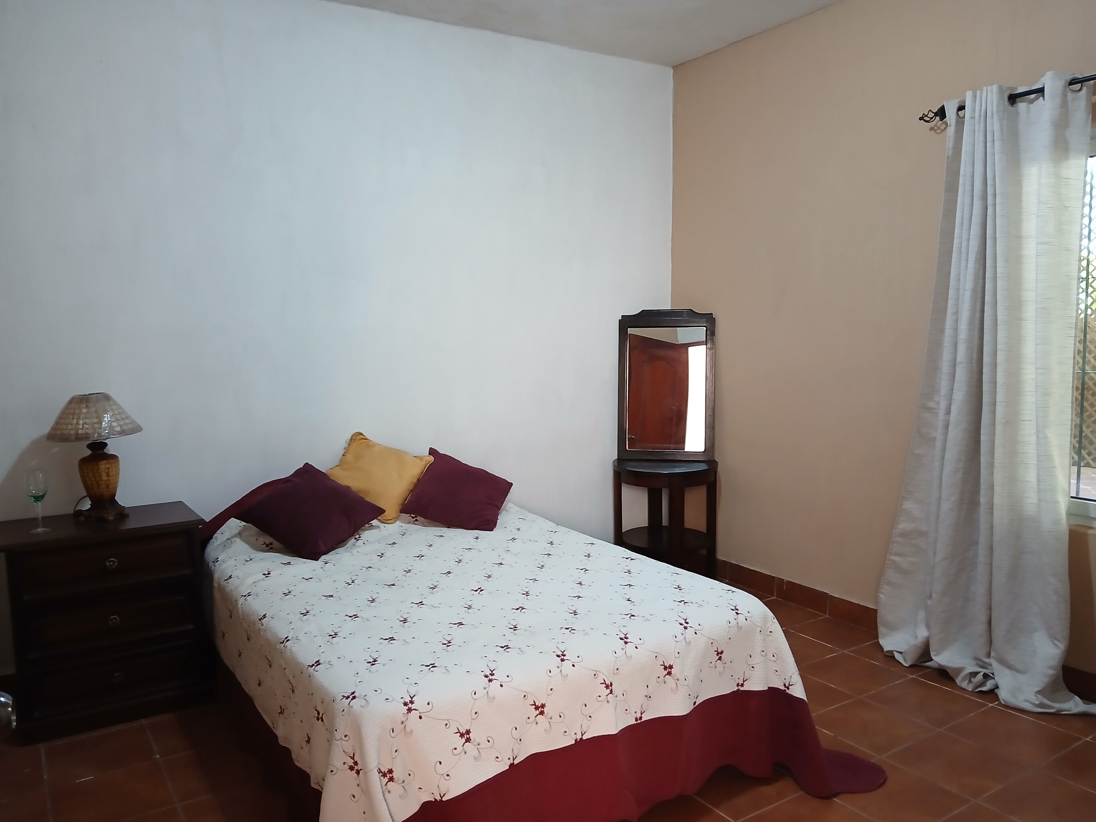 9 bedrooms, internet, bed sheets