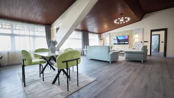 Penthouse Premium, 2 habitaciones, balcón, vista a la laguna | Interior