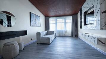 Premium Penthouse, 1 Bedroom, Lagoon View | Living area